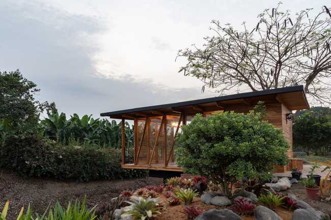 Salón de té con arquitectura minimalista. El entorno se convierte en el protagonista del espacio