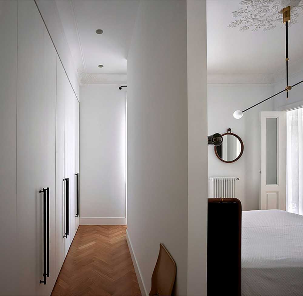 Classicità e design, unione e indipendenza. Contrasti armonici in una residenza privata