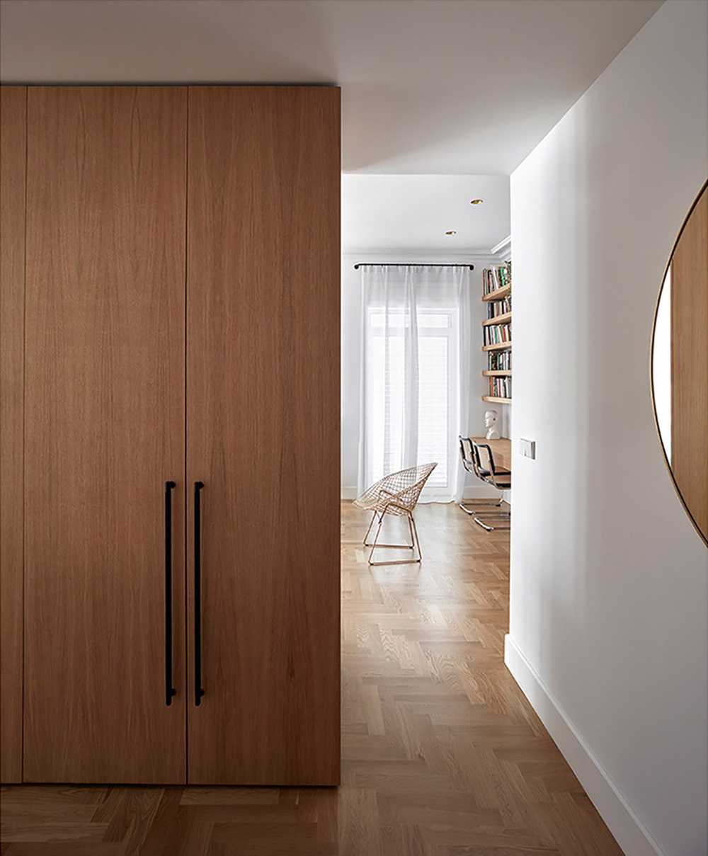 Classicità e design, unione e indipendenza. Contrasti armonici in una residenza privata