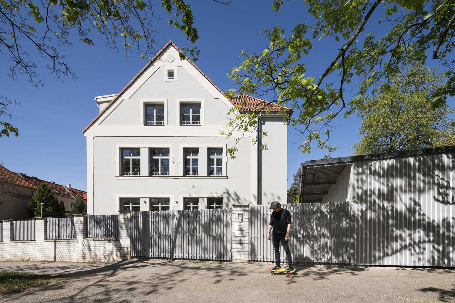 Villa storica a Praga. Ricostruzione per il co-living di tre famiglie