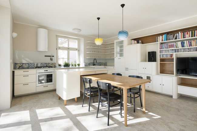 Villa storica a Praga. Ricostruzione per il co-living di tre famiglie