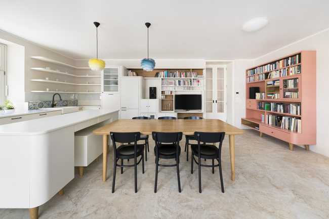 Villa storica a Praga. Ricostruzione per il co-living di tre famiglie