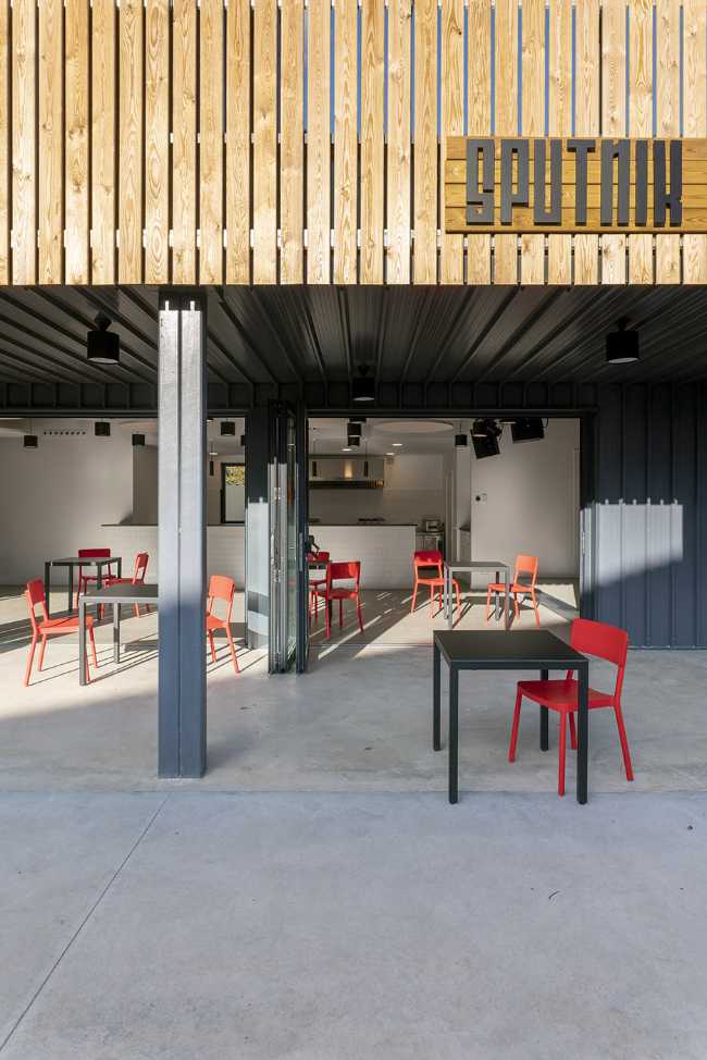 Centro juvenil en Cataluña. Extrema variabilidad en el uso de los espacios interiores