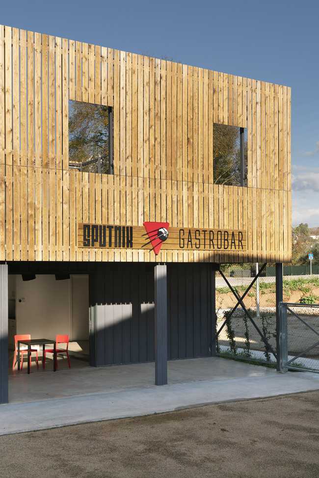 Centro juvenil en Cataluña. Extrema variabilidad en el uso de los espacios interiores