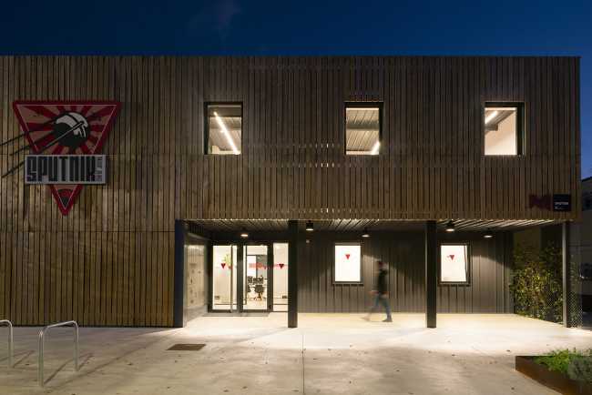 Centro juvenil en Cataluña. Extrema variabilidad en el uso de los espacios interiores