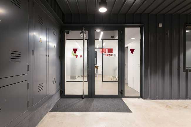 Centro juvenil en Cataluña. Extrema variabilidad en el uso de los espacios interiores