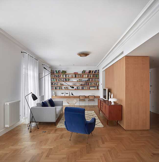Classicism and design, union and independence. Harmonic contrasts in a private residence