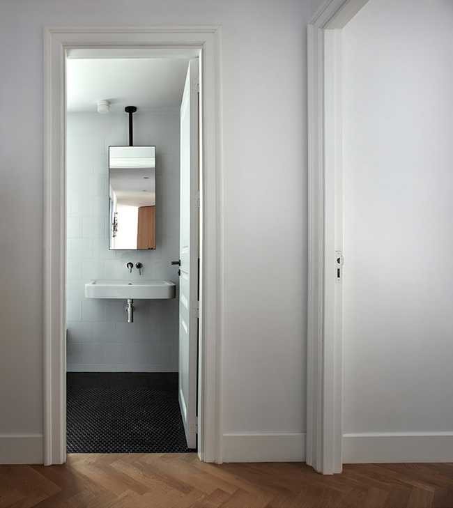 Classicism and design, union and independence. Harmonic contrasts in a private residence