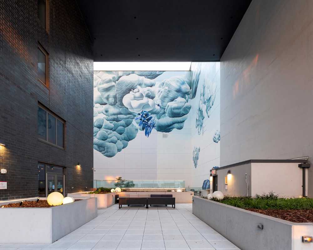Murale artistique. Vue poétique et fantastique du panorama des nuages de New York