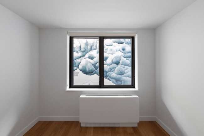 Une fresque artistique. Vue poétique et fantastique sur le ciel nuageux de New York.