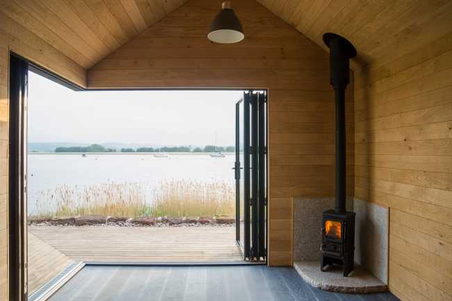 Search for elegance in the simplicity of a wooden house