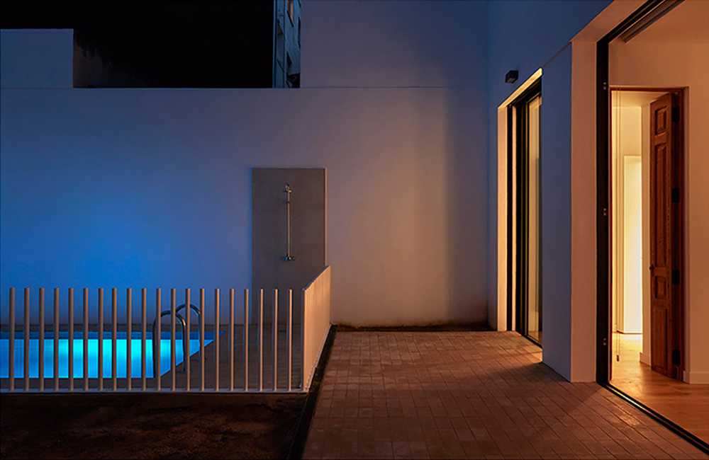 Rehabilitación de una casa típica valenciana. Los interiores y exteriores se compenetran entre tradición e innovación