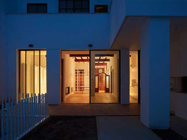 Rehabilitación de una casa típica valenciana. Los interiores y exteriores se compenetran entre tradición e innovación