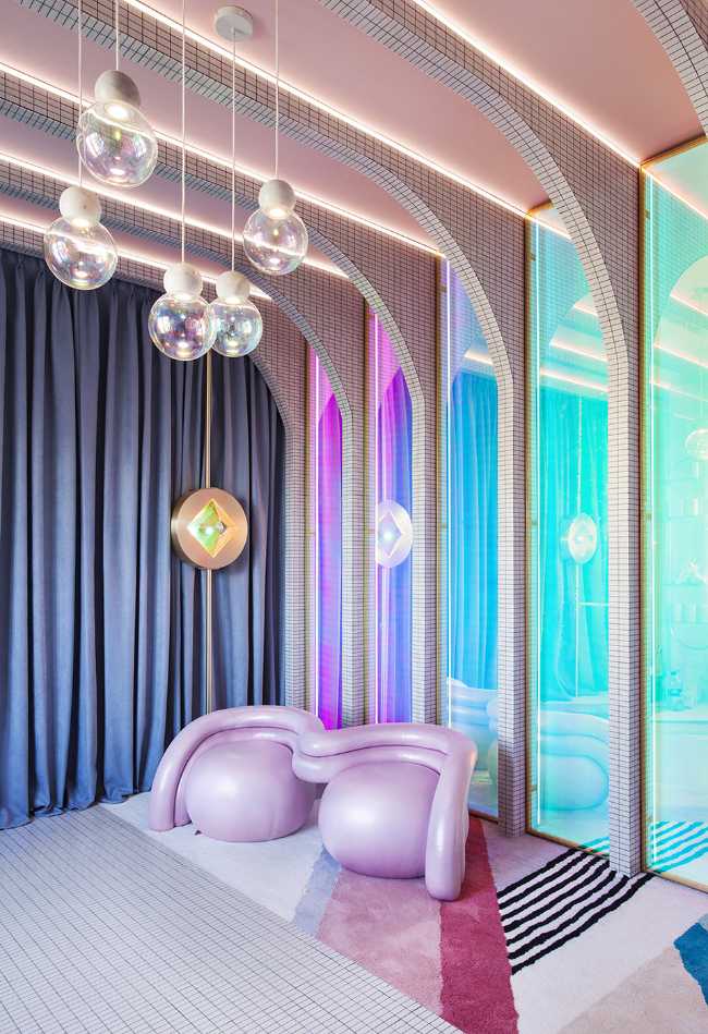 Wonder Galaxy pour Casa Decor. Une installation futuriste et ludique qui évoque les rêves d'enfance