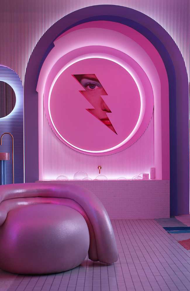 Wonder Galaxy pour Casa Decor. Une installation futuriste et ludique qui évoque les rêves d'enfance