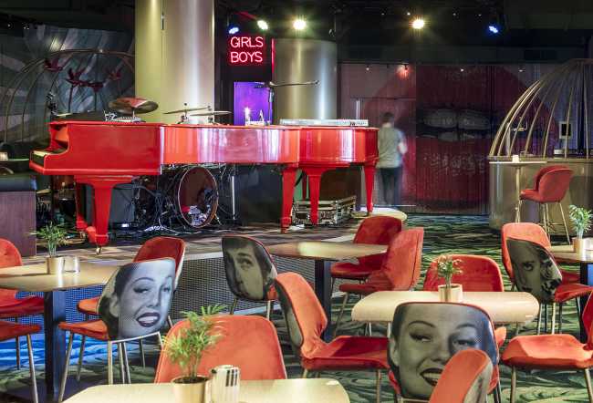 Restyling del Crazy Pianos Club. El espacio concebido como una película surrealista para dejarse llevar