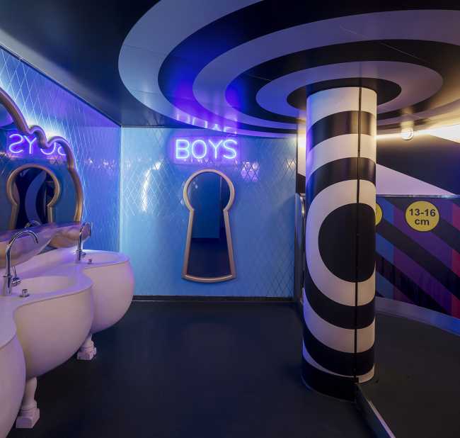 Restyling del Crazy Pianos Club. El espacio concebido como una película surrealista para dejarse llevar