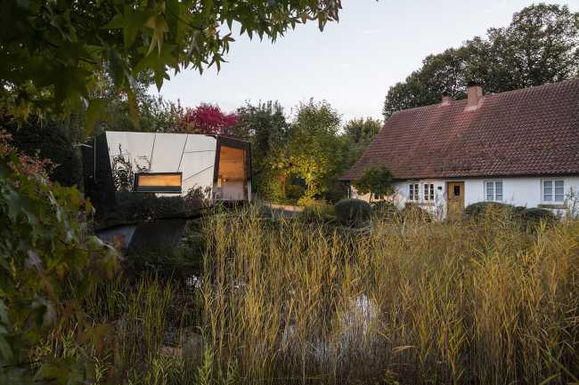 Floating Sculpted Space. The bronze colored facade elegantly reflects the environment