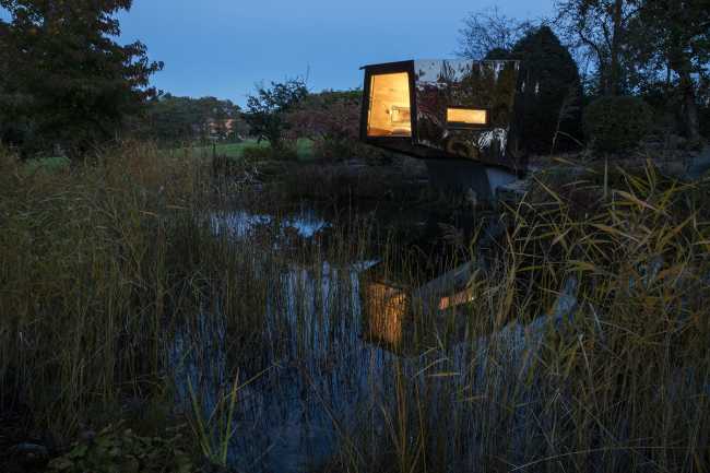 Floating Sculpted Space. The bronze colored facade elegantly reflects the environment