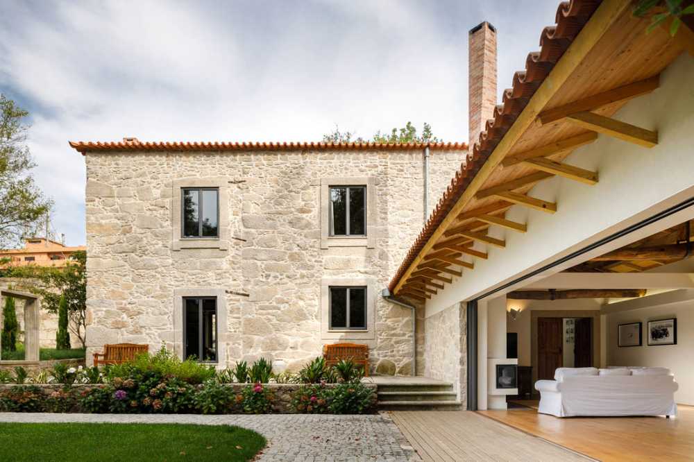 Property dating back to the 18th century in Porto. Each redesigned area becomes a unique venue
