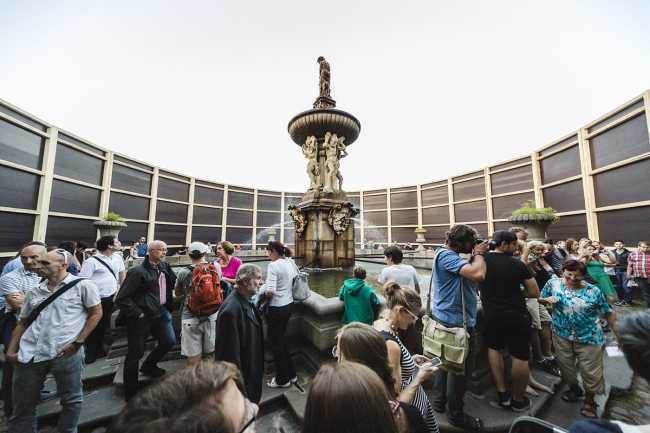 La (no) percepción del arte en nuestra vida cotidiana. Una estructura de madera devuelve la atención a los espacios invisibles