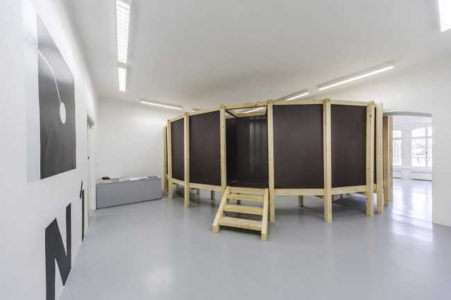 La (no) percepción del arte en nuestra vida cotidiana. Una estructura de madera devuelve la atención a los espacios invisibles