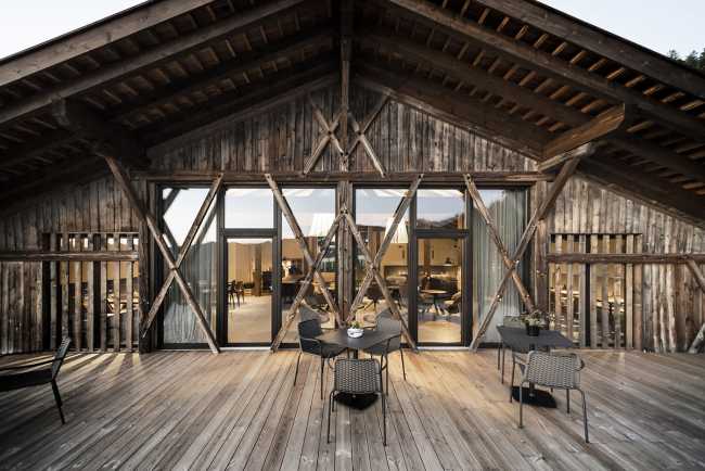 Dal ventre della terra: nel nuovo hotel Gfell l’emozione di vivere dentro la natura