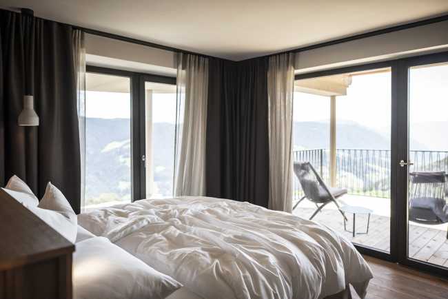 Dal ventre della terra: nel nuovo hotel Gfell l’emozione di vivere dentro la natura