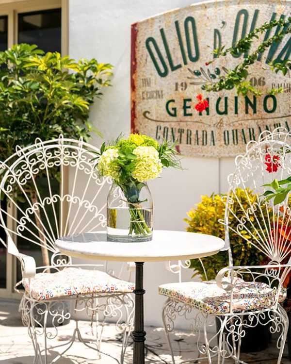 The advantage of being different. Italian cuisine + architecture embody the slogan