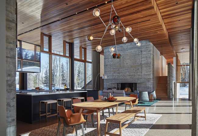 L'architecture comme une œuvre d'art moderne. Simplicité de conception et de matériaux sur un site spectaculaire