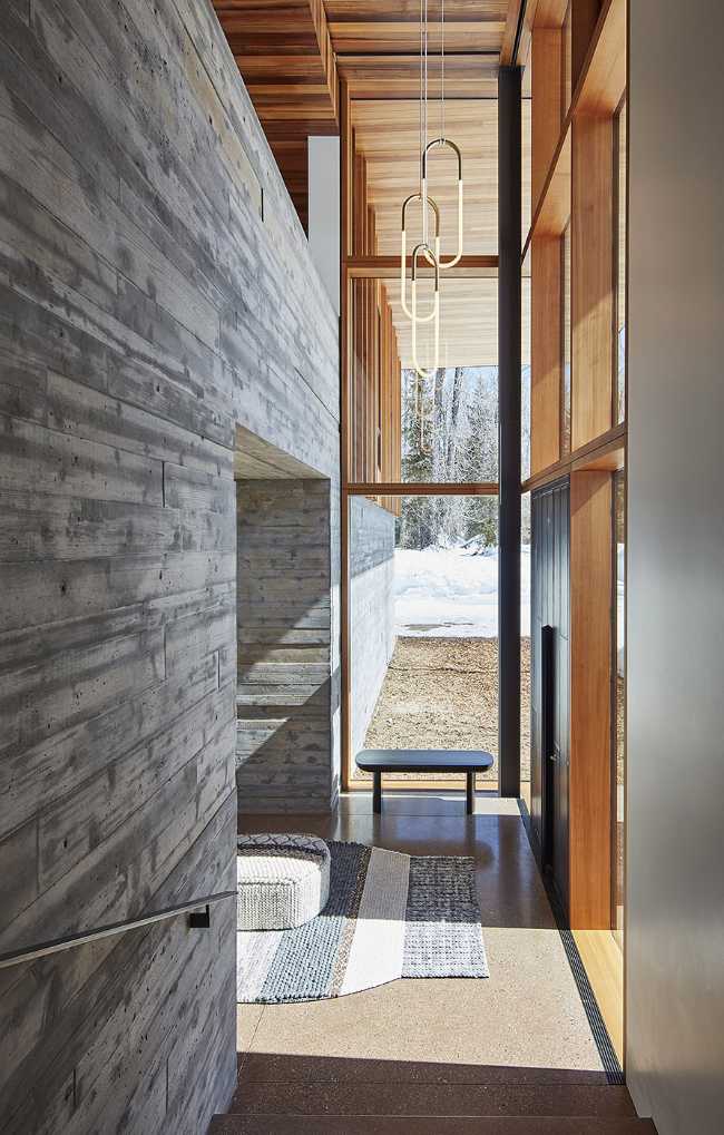 L'architecture comme une œuvre d'art moderne. Simplicité de conception et de matériaux sur un site spectaculaire