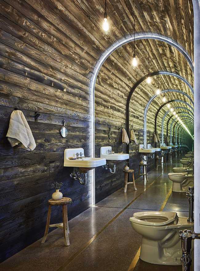 L'architecture comme une œuvre d'art moderne. Simplicité de conception et de matériaux sur un site spectaculaire