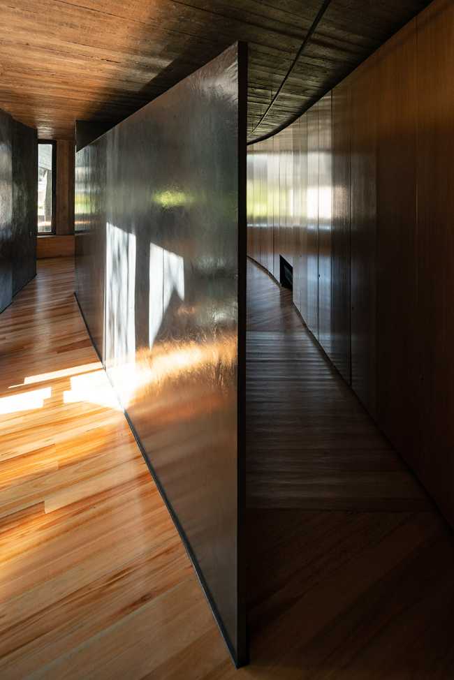 Concrete shell in a eucalyptus forest. A multiplicity of paths and spatial relations