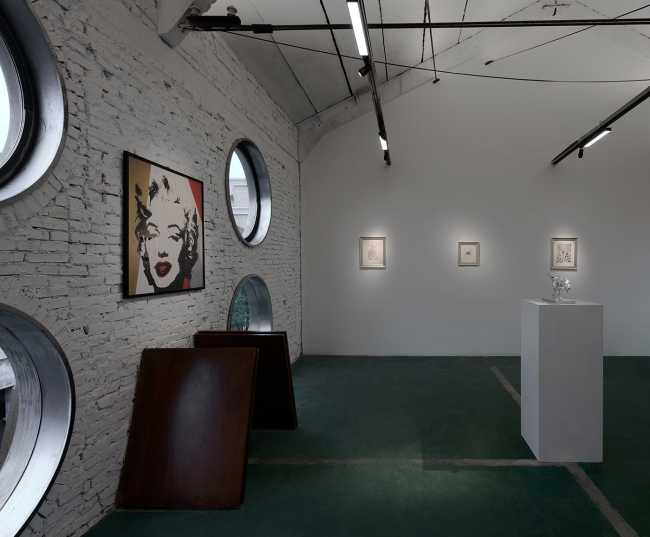 Yes Art Warehouse. Un caractéristique studio d'art occupe l'emplacement d'un ancien bâtiment industriel