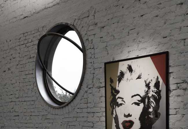 Yes Art Warehouse. Un caractéristique studio d'art occupe l'emplacement d'un ancien bâtiment industriel