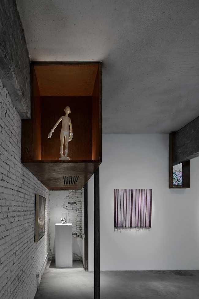 Yes Art Warehouse. Un caractéristique studio d'art occupe l'emplacement d'un ancien bâtiment industriel