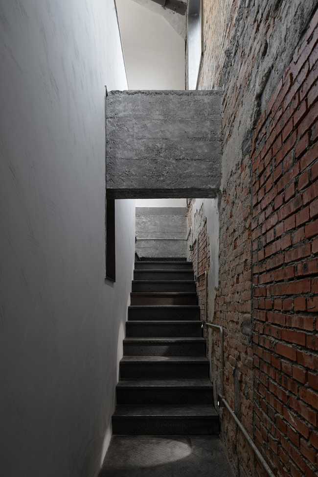 Yes Art Warehouse. Un caractéristique studio d'art occupe l'emplacement d'un ancien bâtiment industriel