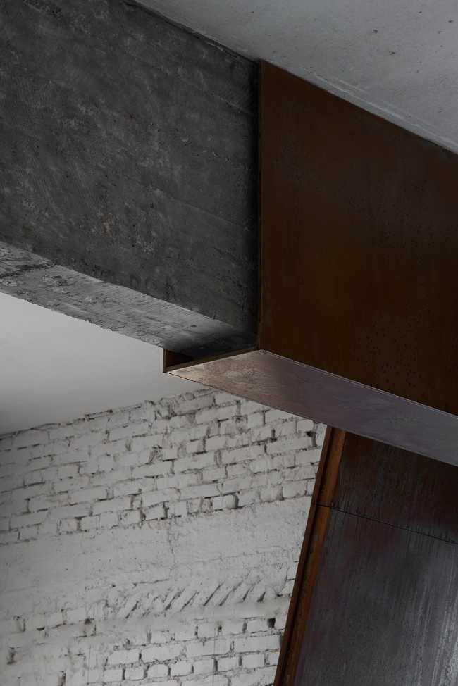 Yes Art Warehouse. Un caractéristique studio d'art occupe l'emplacement d'un ancien bâtiment industriel