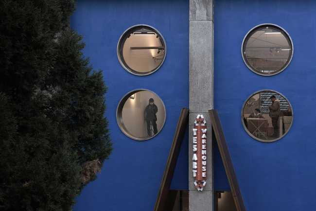 Yes Art Warehouse. Un caractéristique studio d'art occupe l'emplacement d'un ancien bâtiment industriel