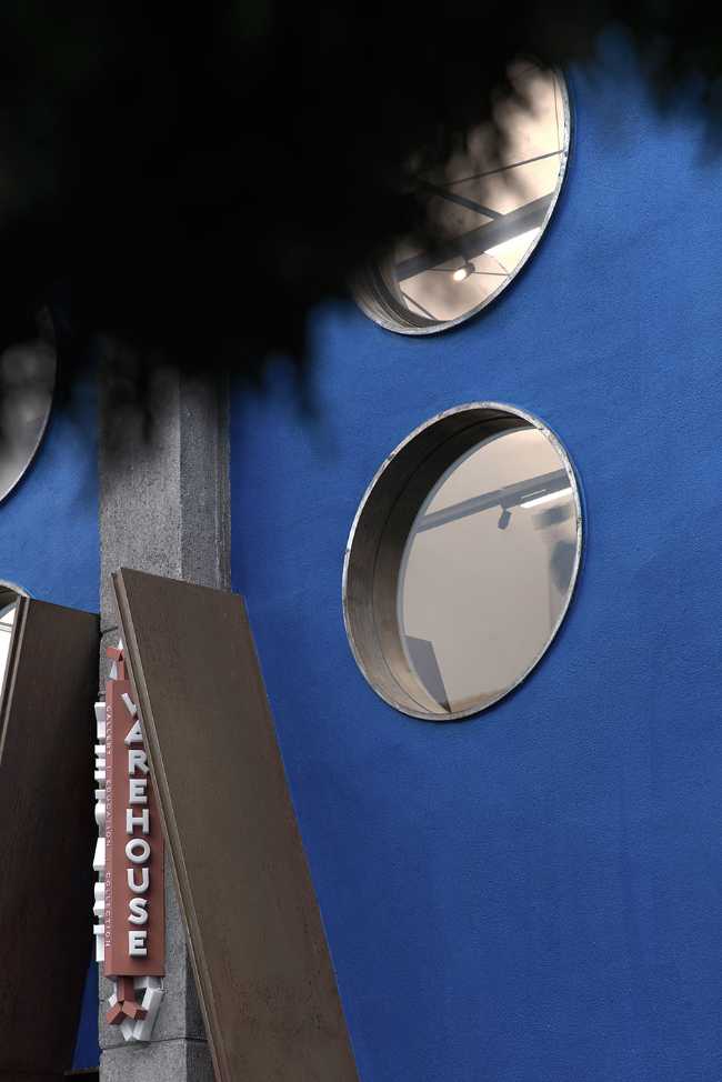 Yes Art Warehouse. Un caractéristique studio d'art occupe l'emplacement d'un ancien bâtiment industriel