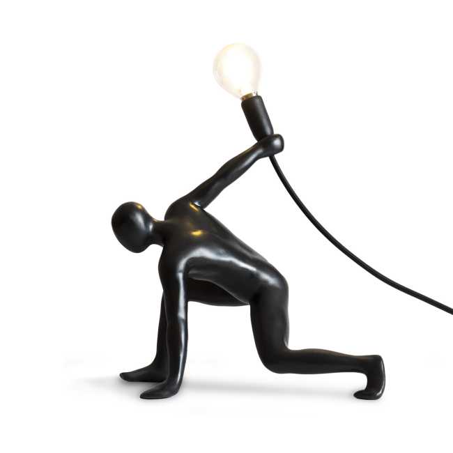 Atti di bellezza congelati per sempre. Portando luce e humor