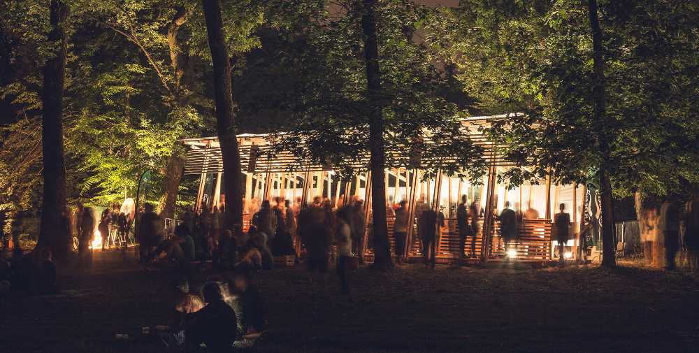 Troppecolonne bar in Milan. Wooden structure for the first edition of the Terraforma festival
