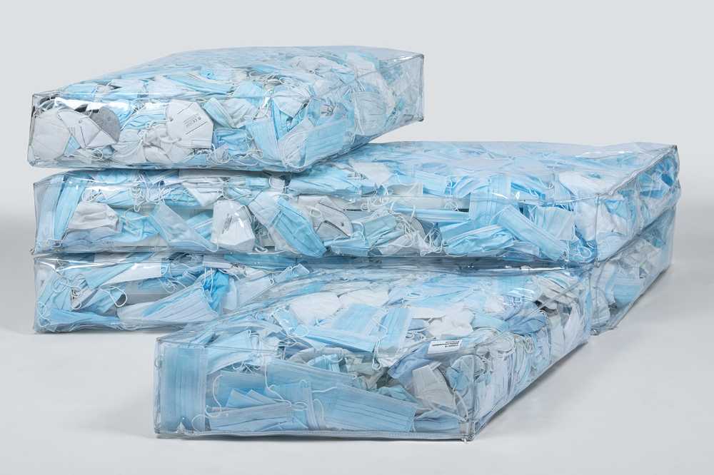 Modular pouf in the shape of an iceberg. New life to disposable masks reco-vered from the streets