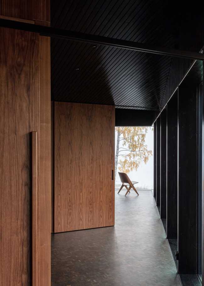 Forêts de pins et de bouleaux et vues sur le lac : les paysages dessinent l'harmonie de la Square House