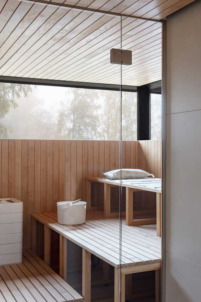 Forêts de pins et de bouleaux et vues sur le lac : les paysages dessinent l'harmonie de la Square House