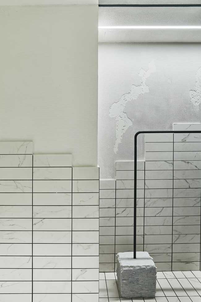 Salon de coiffure Un Diavolo per Capello. Emblème du design de l'interaction espace-matière