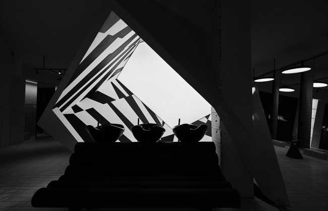 Salon de coiffure Un Diavolo per Capello. Emblème du design de l'interaction espace-matière