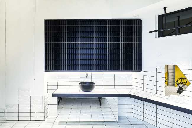 Salon de coiffure Un Diavolo per Capello. Emblème du design de l'interaction espace-matière