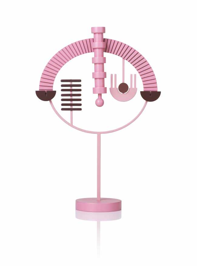 MASQ miroirs et vases: accessoires entre masques précolombiens, art et ironie