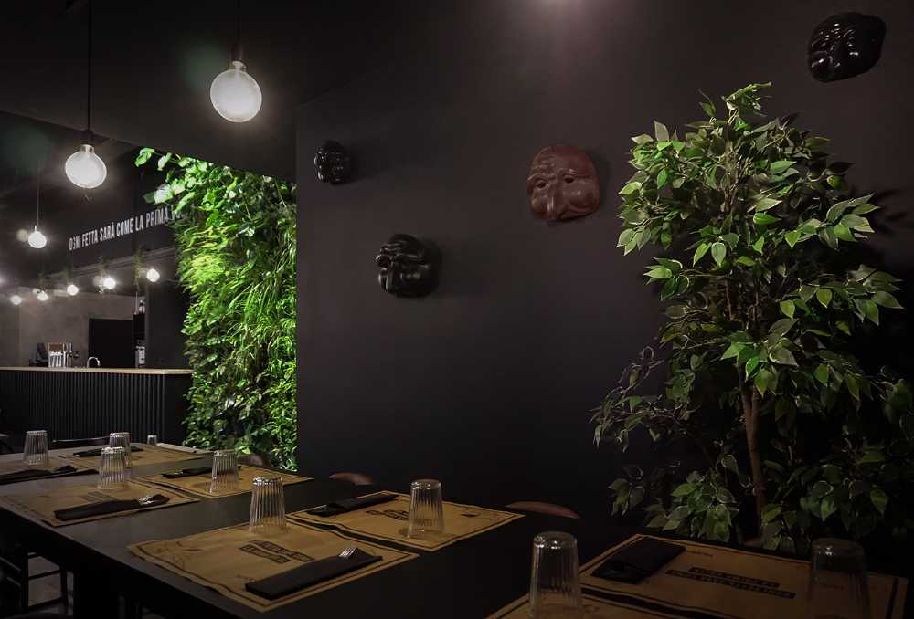 Gourmet pizzeria in the heart of Turin. The theater inspires the conversion
